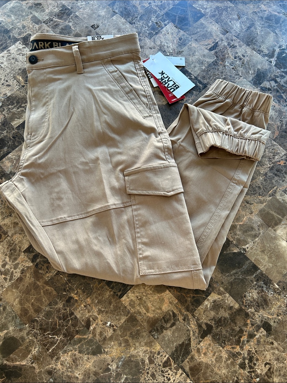 NWT 🆕 Dark Black Men's Tan Cargo Jogger Pants, Stretch Fabric size 38